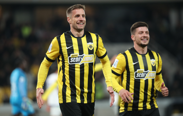 jovic_and_aek_player