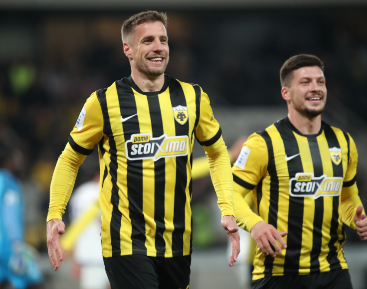 jovic_and_aek_player