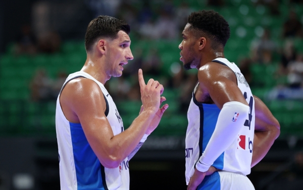 mitoglouantetokounmpoacropolis2025