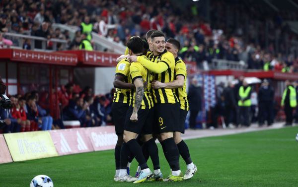 jovic_and_aek_players